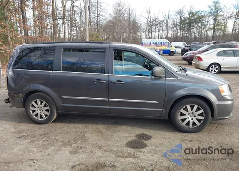 2016 Chrysler Town & Country Touring from USA, damaged, VIN 2C4RC1BG5GR245553